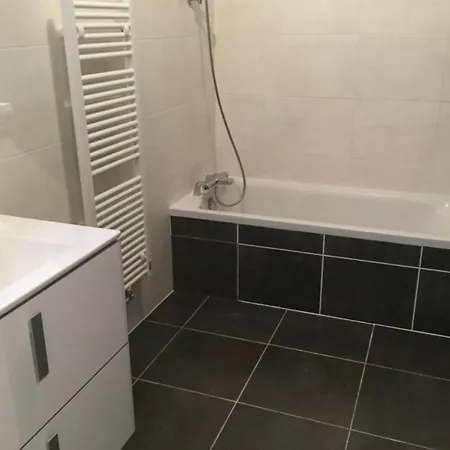 500m Victoire Sur 2 Etages Appartement *